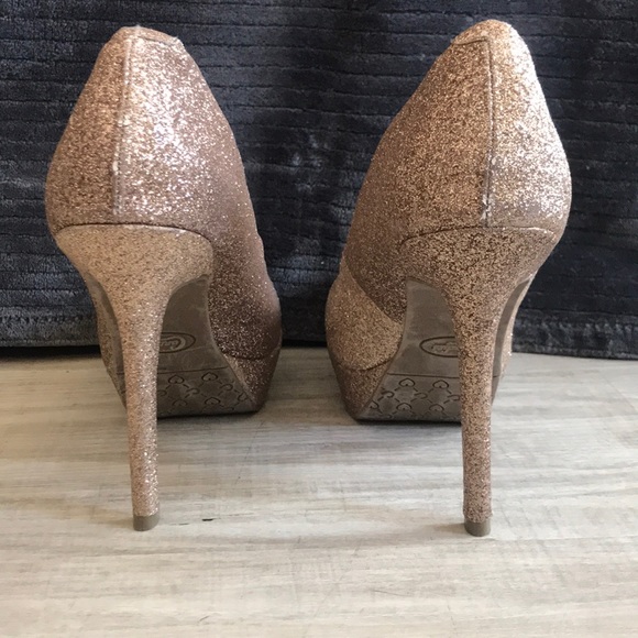 Candie’s Gold sparkly platform heels - Picture 3 of 5